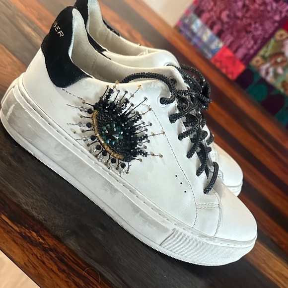 Kurt Geiger White Sneakers with Black and Green Eye Design - Picture 3 of 6